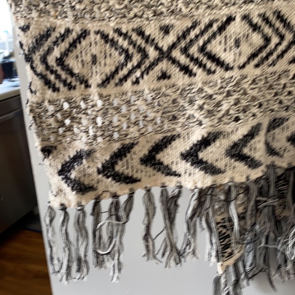 BB Dakota knit poncho - Picture 4 of 5